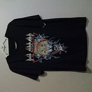 Graphic tshirt def leopard size small